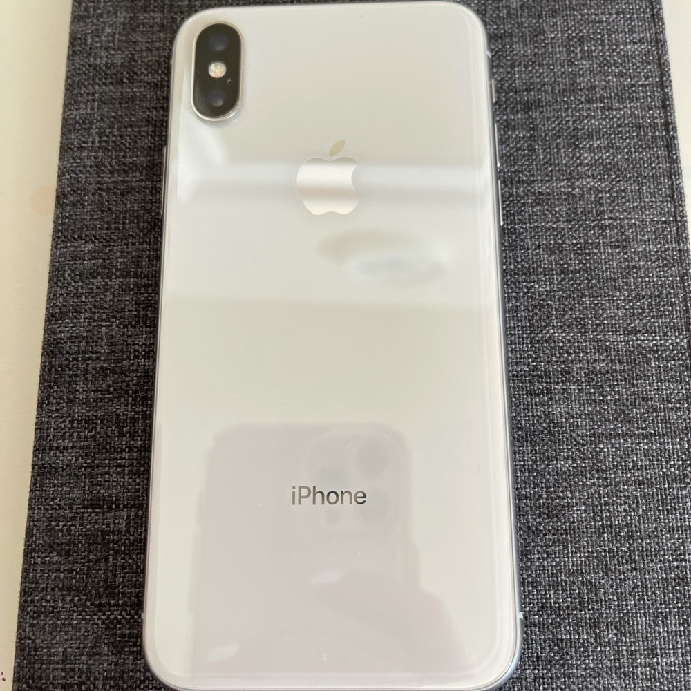 Apple iPhone X Silver 64gb